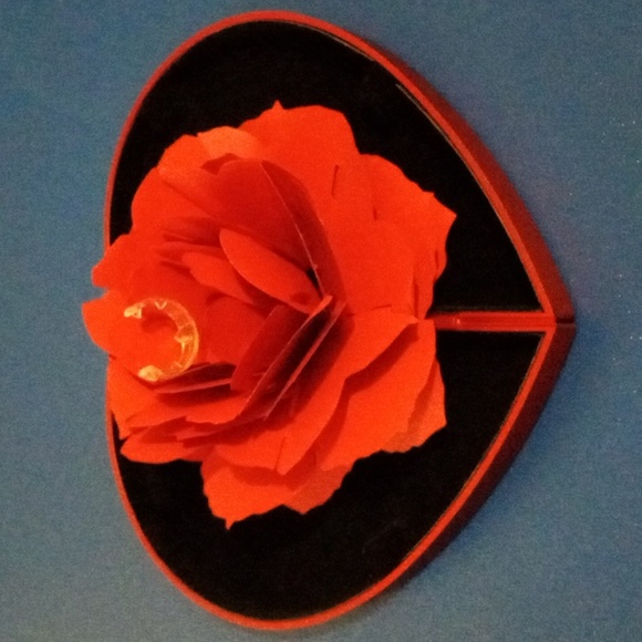 Ring Box Beautiful Red 3D Flower Heart- shaped - Picture 3 of 6